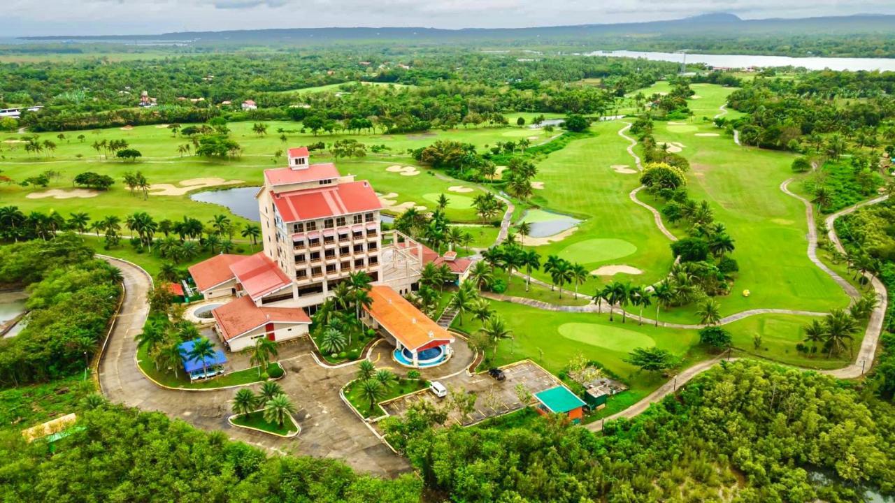 Queens Island Golf And Resort Medellin Exterior photo